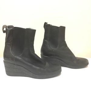 Black Leather Ugg Wedge Boots Size 7